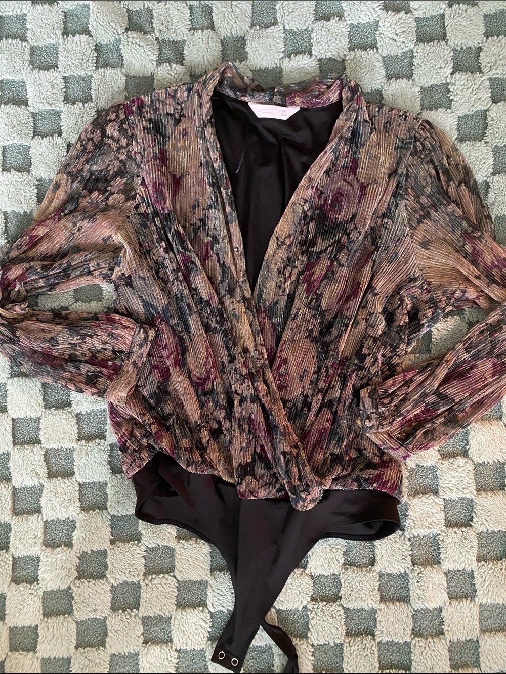 LC Lauren Conrad Floral Pleated Surplice Bodysuit in Black and Mauve
